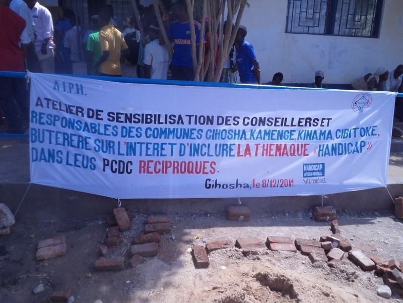 Et l’adoption de la Convention des Nations Unies, est une raison/un outil pour pouvoir affronter le gouvernement Burundais qui depuis longtemps refuse de prendre en compte la thématique du handicap dans ses textes légaux, ses programmes et ses politiques. Remarquons que jusqu’ici ce gouvernement n’a pas encore accepté de prendre des dispositions pour mettre en application cette convention qu’il a cependant déjà ratifiée.
