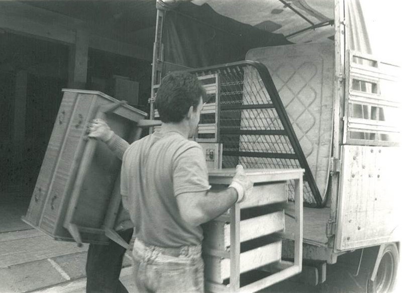 1984 Première Convention de Collecte SélectivernDébut des relations institutionnelles avec la mairie de Pampelune qui promeut des points clés de l'Économie Circulaire.